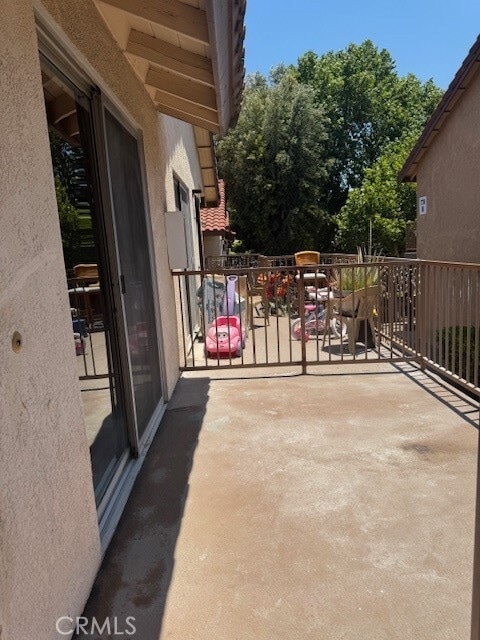 Building Photo - 994 La Costa Dr