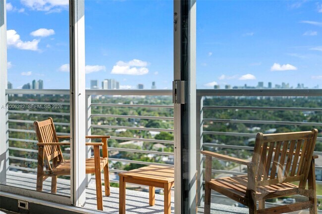 Foto del edificio - 1720 Harrison St