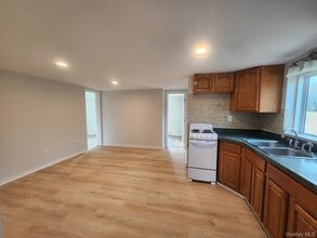 Building Photo - 251 Samsonville Rd