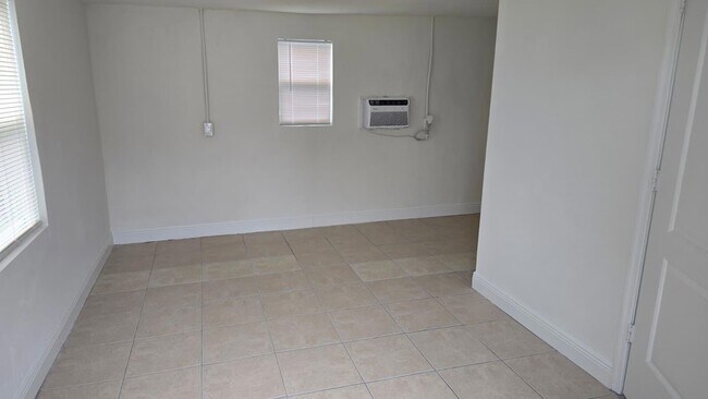 Foto del edificio - 632 W 2nd St