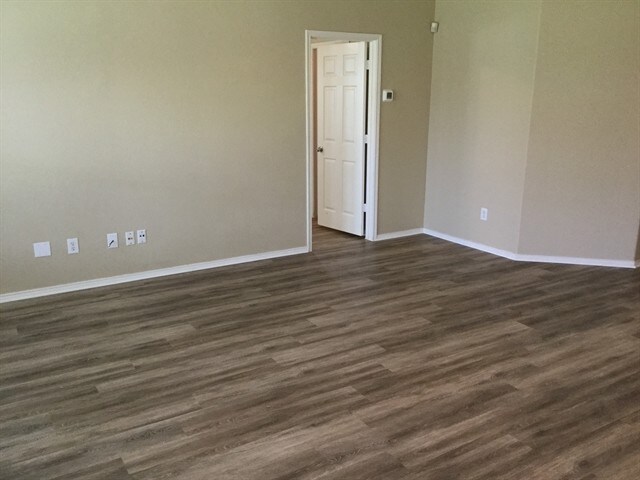 Building Photo - 1804 Heron Dr