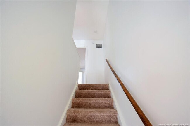 Foto del edificio - 573 Winding Creek Rd