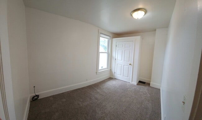 Building Photo - 915 W Highland St