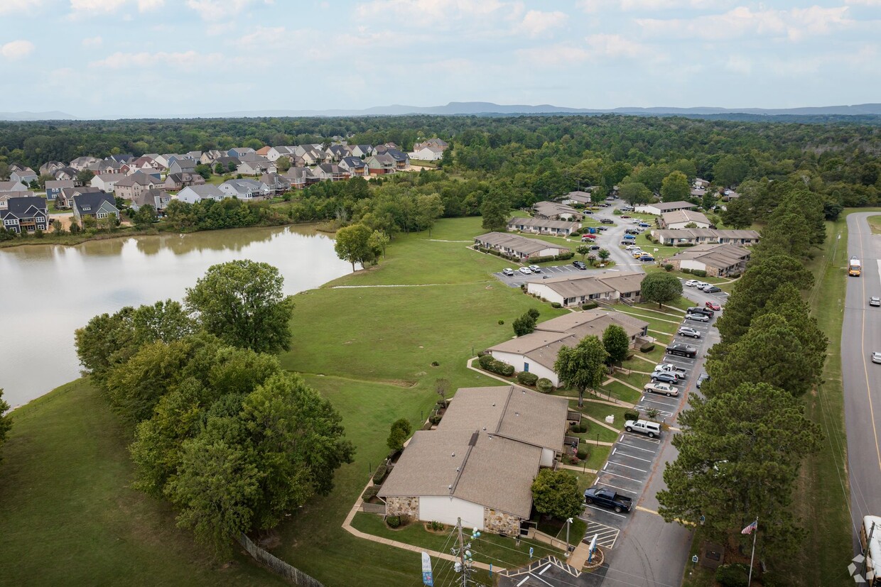 Primary Photo - Lakeshore Apartments