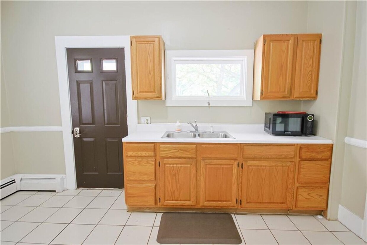 Foto principal - Great spot! 3br/1ba on Park Ave