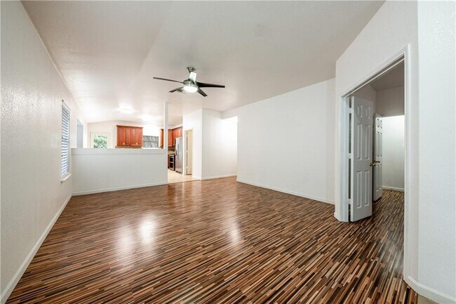 Foto del edificio - 902 Mammoth Ct