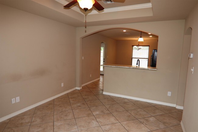 Building Photo - 6677 Westwood Village Dr