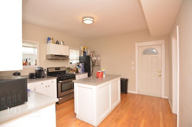 Foto del edificio - 1241 W Barry Ave