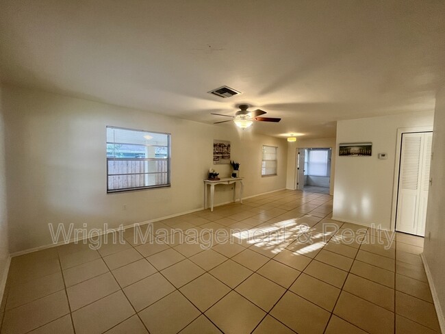Building Photo - 705 Bayou Ave