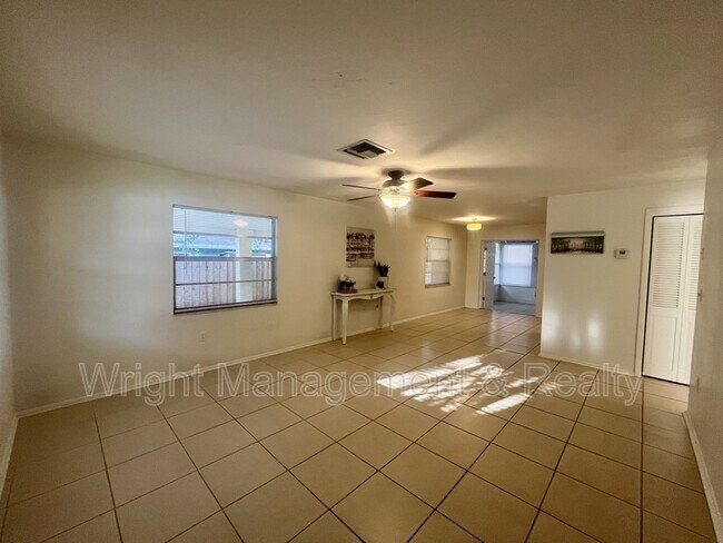 Building Photo - 705 Bayou Ave