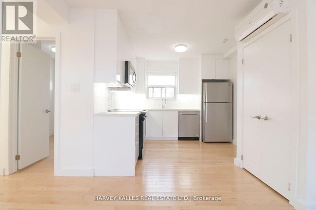 Building Photo - 4 Benson Ave