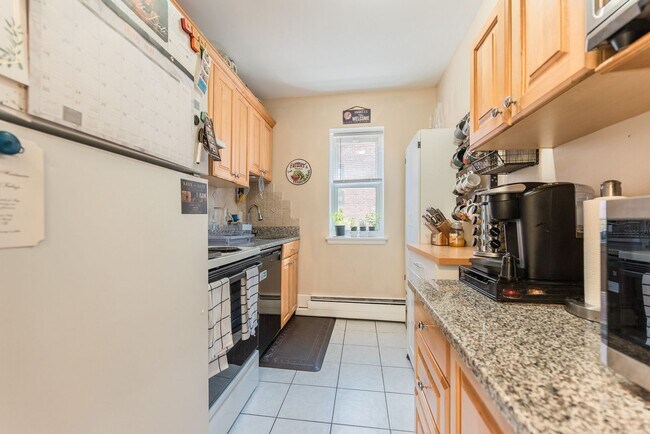 Foto del edificio - BROOKLINE 1 BED AVAILABLE FOR AN AUGUST 1ST MOVE-IN