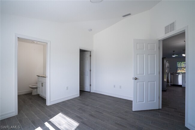 Building Photo - 4625-4627-4627 22nd St SW