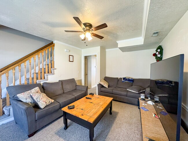 Building Photo - 565 N 300 E