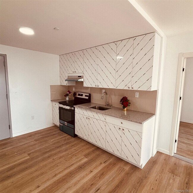 Foto del edificio - 70-40 45th Ave