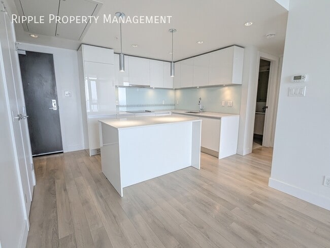 Building Photo - FANTASTIC 1 BED\1 BATH CONDO | VICTORIA PARK