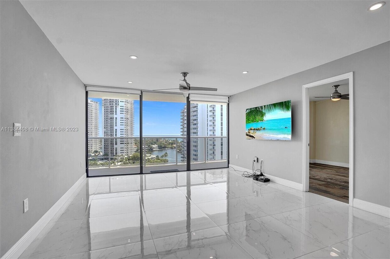 Foto principal - 3731 N Country Club Dr