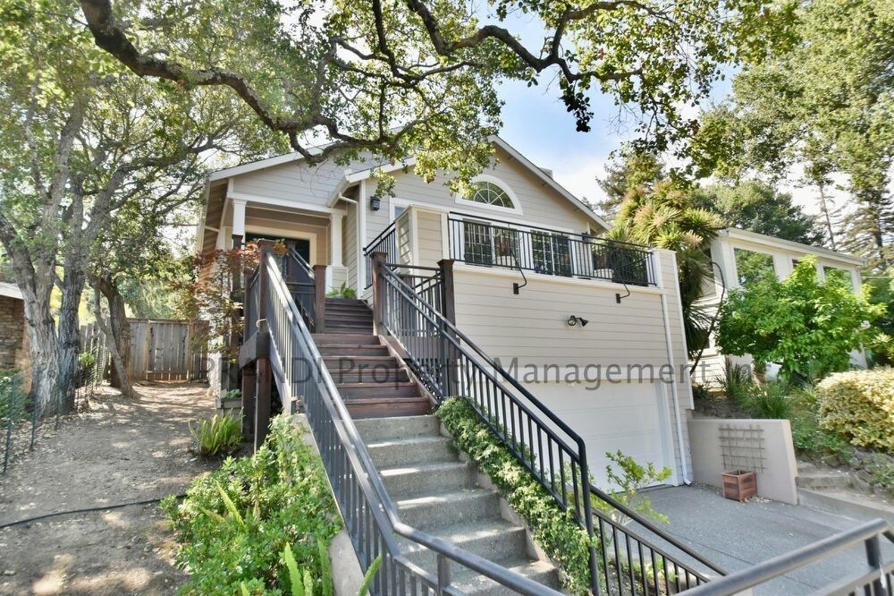Primary Photo - 11 Madrona St