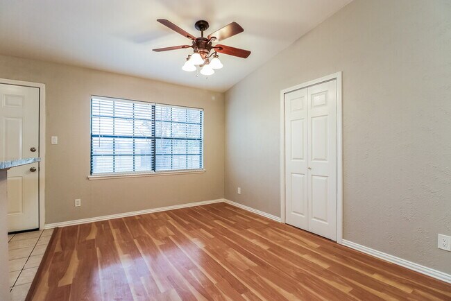 Foto del edificio - 6615 Springfield Dr
