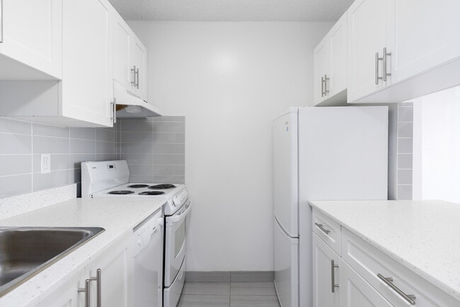 Building Photo - Dogwood