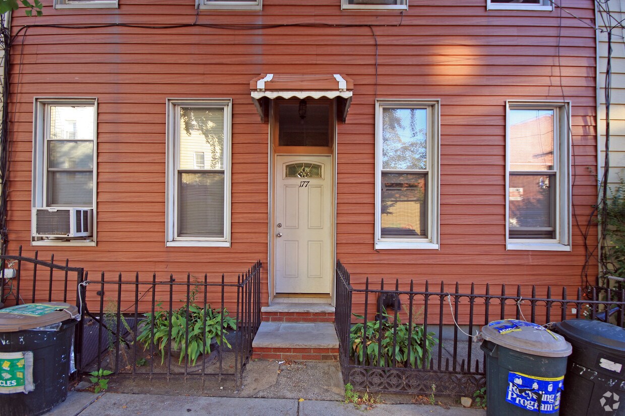 Foto del edificio - 177 N 8th St