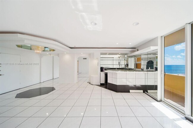 Building Photo - 4747 Collins Ave