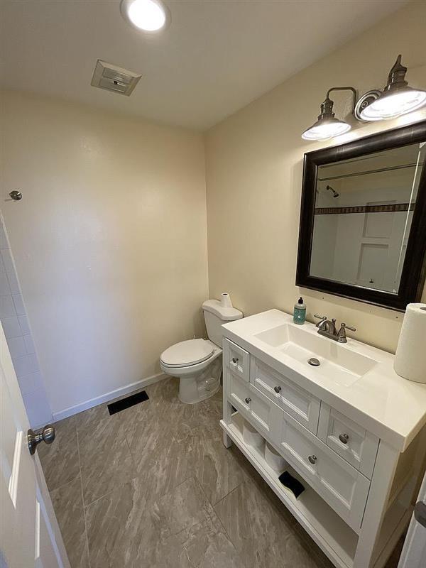 Building Photo - Well maintained 3 bedroom 2.5 bathroom ram...