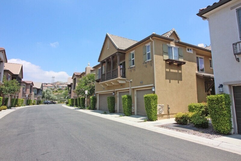 Primary Photo - 28440 Mirabelle Ln