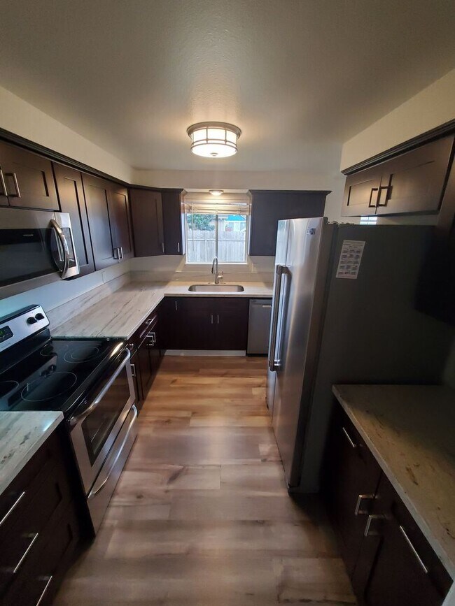 Building Photo - 1575 Hoffman Rd NE