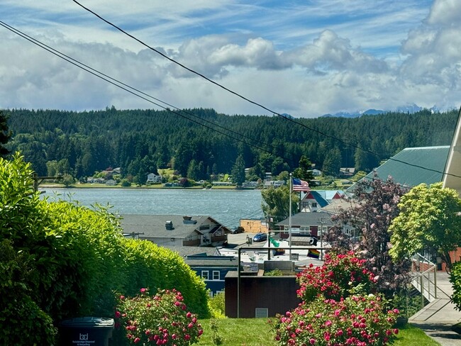 Building Photo - The perfect Old Town Poulsbo VIEW Bungalow...