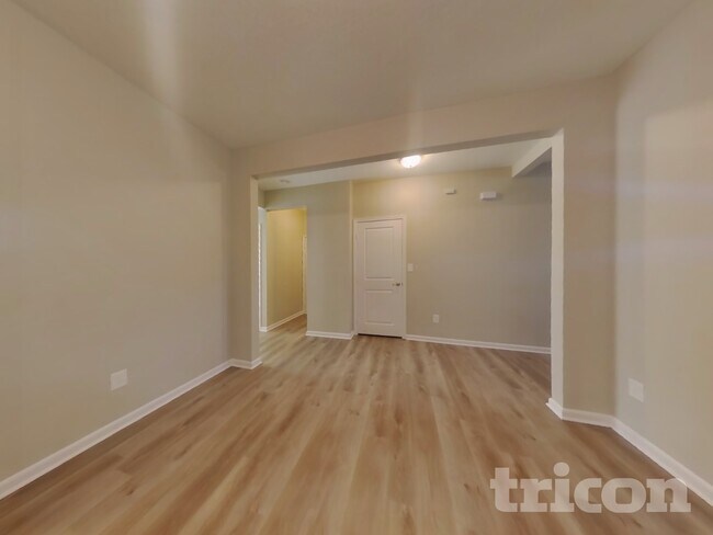 Foto del edificio - 8355 Burket Way