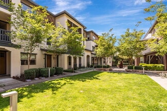 Building Photo - 457 Diller St