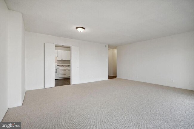 Building Photo - 307 Yoakum Pkwy