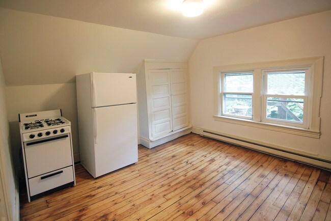 Building Photo - 303 West St