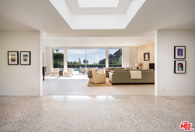 Foto del edificio - 1121 Loma Vista Dr