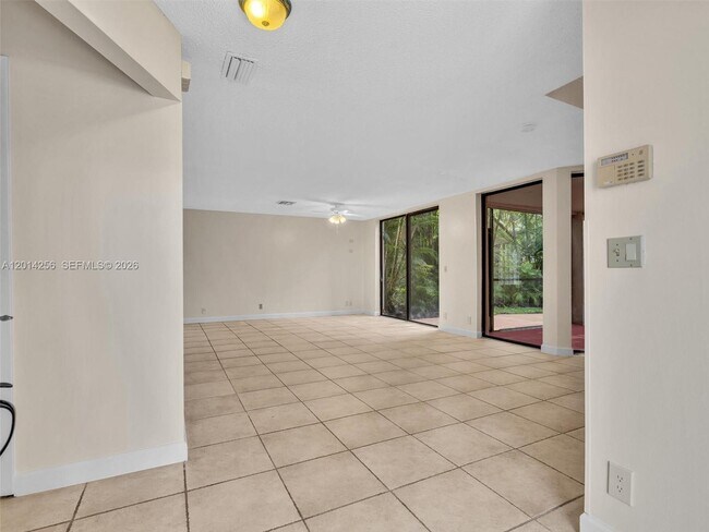 Foto del edificio - 10731 NW 16th Ct
