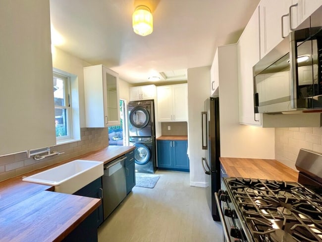 Foto del edificio - 2437 Arthur St