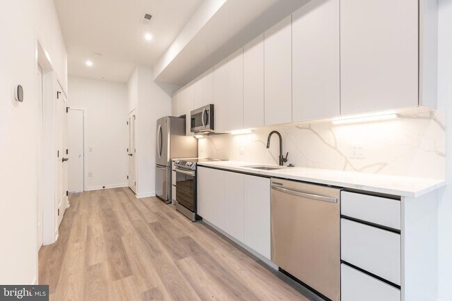 Foto del edificio - 3120 W Jefferson St