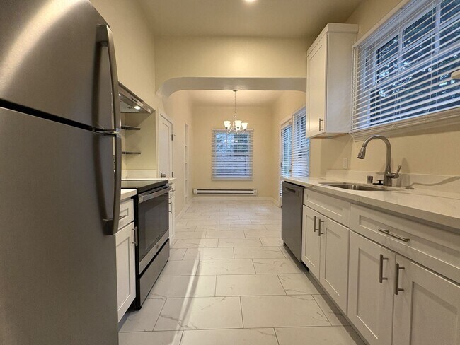 Foto del edificio - Bright & Updated Studio in Prime Palo Alto...