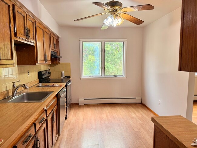 Kitchen - 3 Franklin Ave