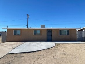 Building Photo - 1416 Sage Dr