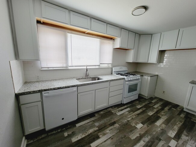 Building Photo - 710 S Pershing St