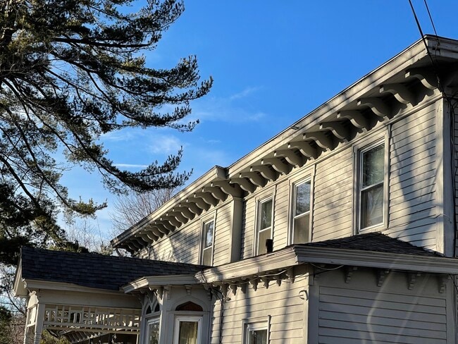 Building Photo - 1 Pine St