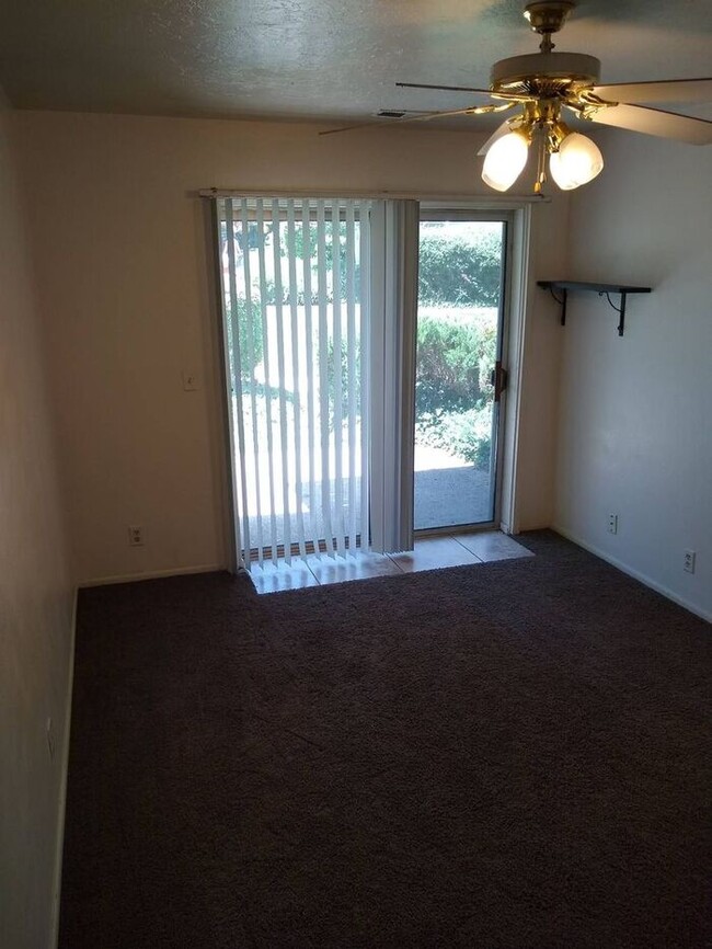 Building Photo - Beautiful Quailbrook 2 Bedroom!