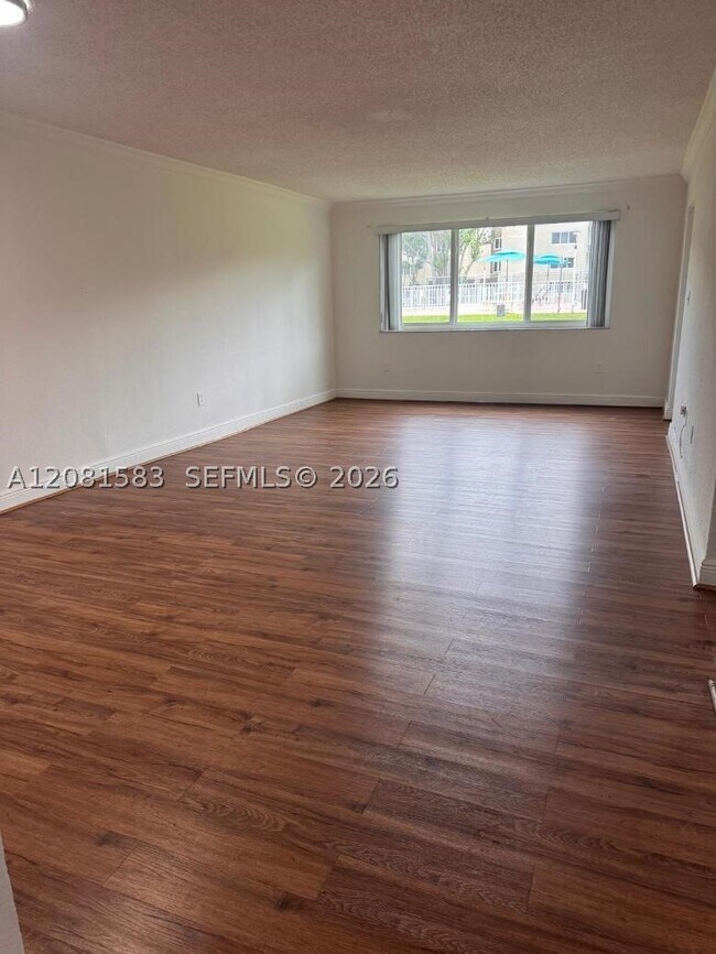 Foto del edificio - 6960 NW 186th St