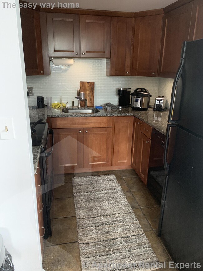 Building Photo - 14 Locust St