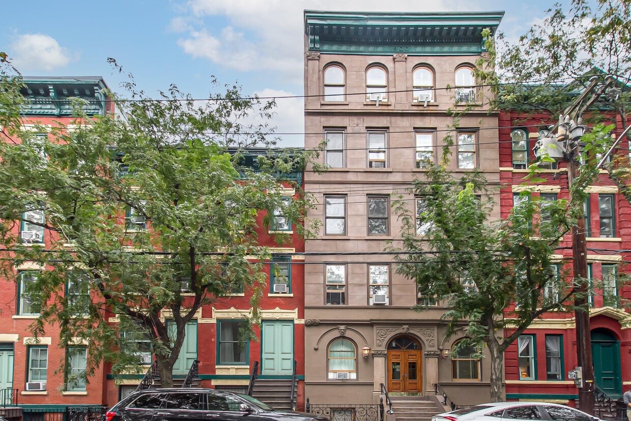Foto principal - 264 9th St