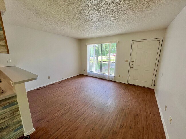 Foto del edificio - 122 Hillside Dr
