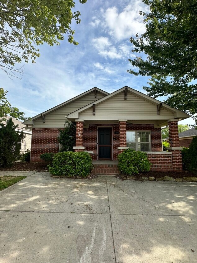 Primary Photo - 1502 Heritage Cir SE