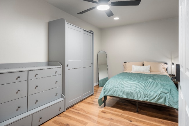 Building Photo - 4719 S Lakewood Ave